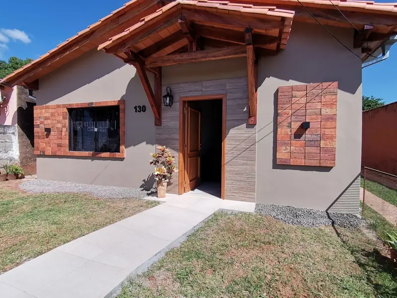 Fachada renovada en angulo con acceso, San Lorenzo - OGA Constructora