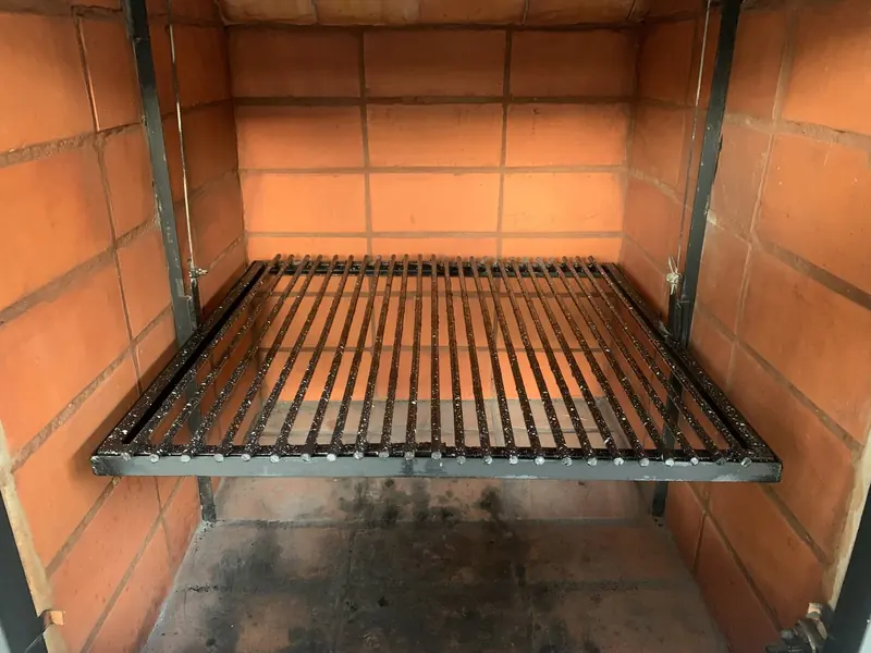 Detalle de la parrilla del quincho, San Lorenzo - OGA Constructora