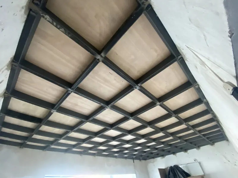 Estructura metalica de techo en construccion del supermercado, Yaguaron - OGA Constructora