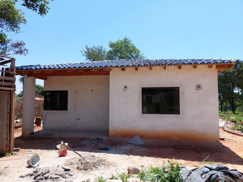 Avance de obra: muros de ladrillo de vivienda, Luque - OGA Constructora